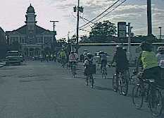 Parade approaches courthouse